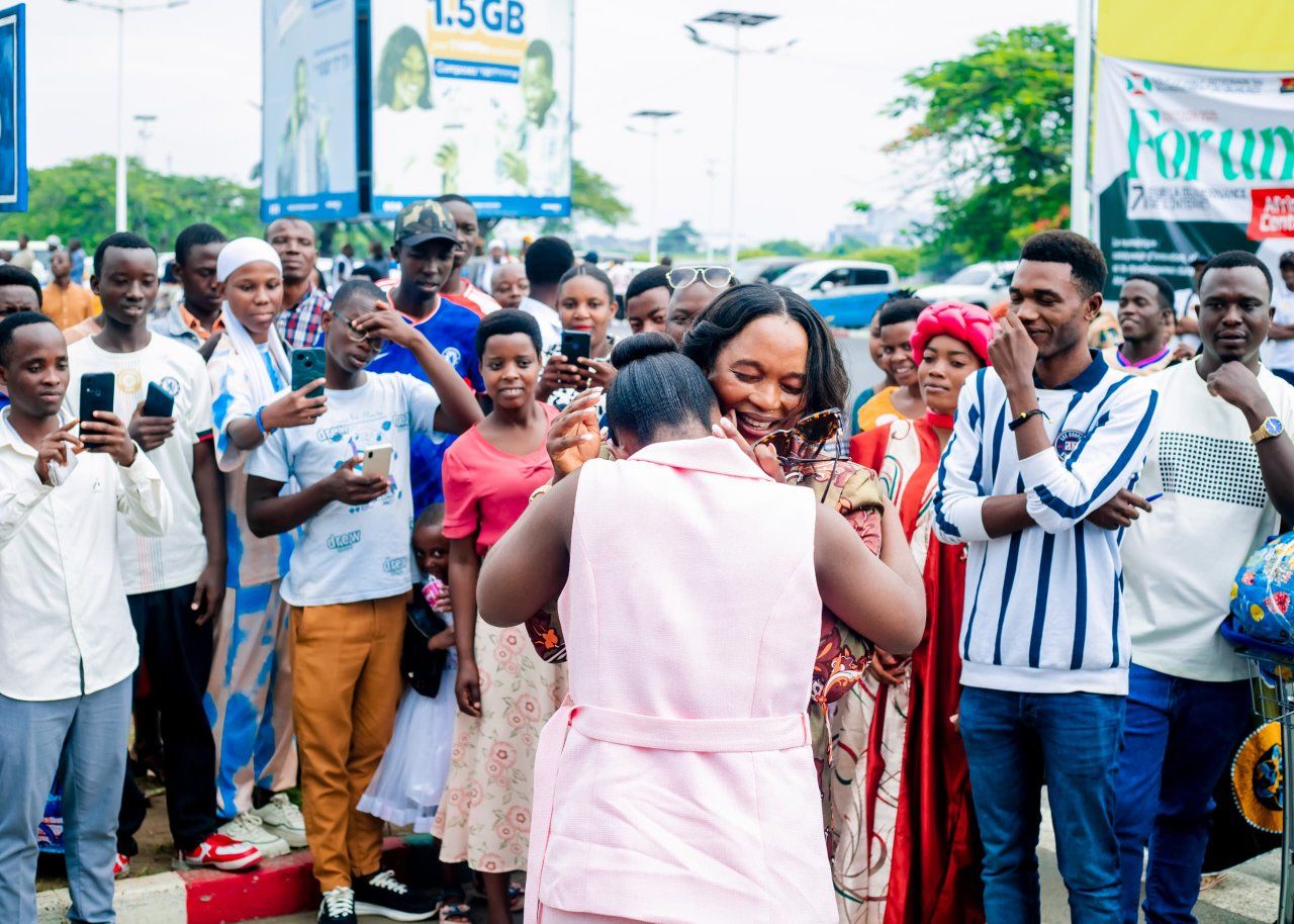 WEMA NELLA RETURNS HOME: A HEARTWELCOMING RECEPTION AT THE AIRPORT